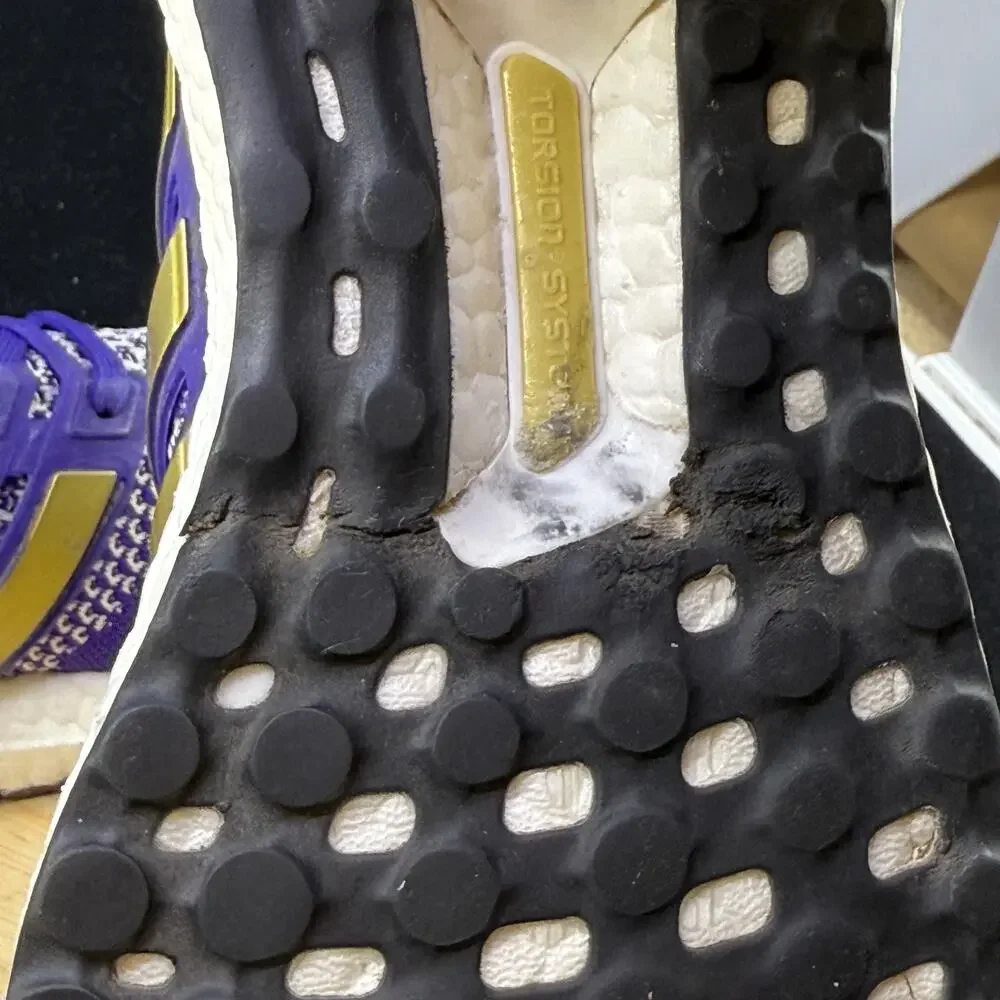 Adidas Men’s FV0282 Ultra Boost 1.0 Purple Gold UW Huskies Sneakers Size 7/ 8.5W